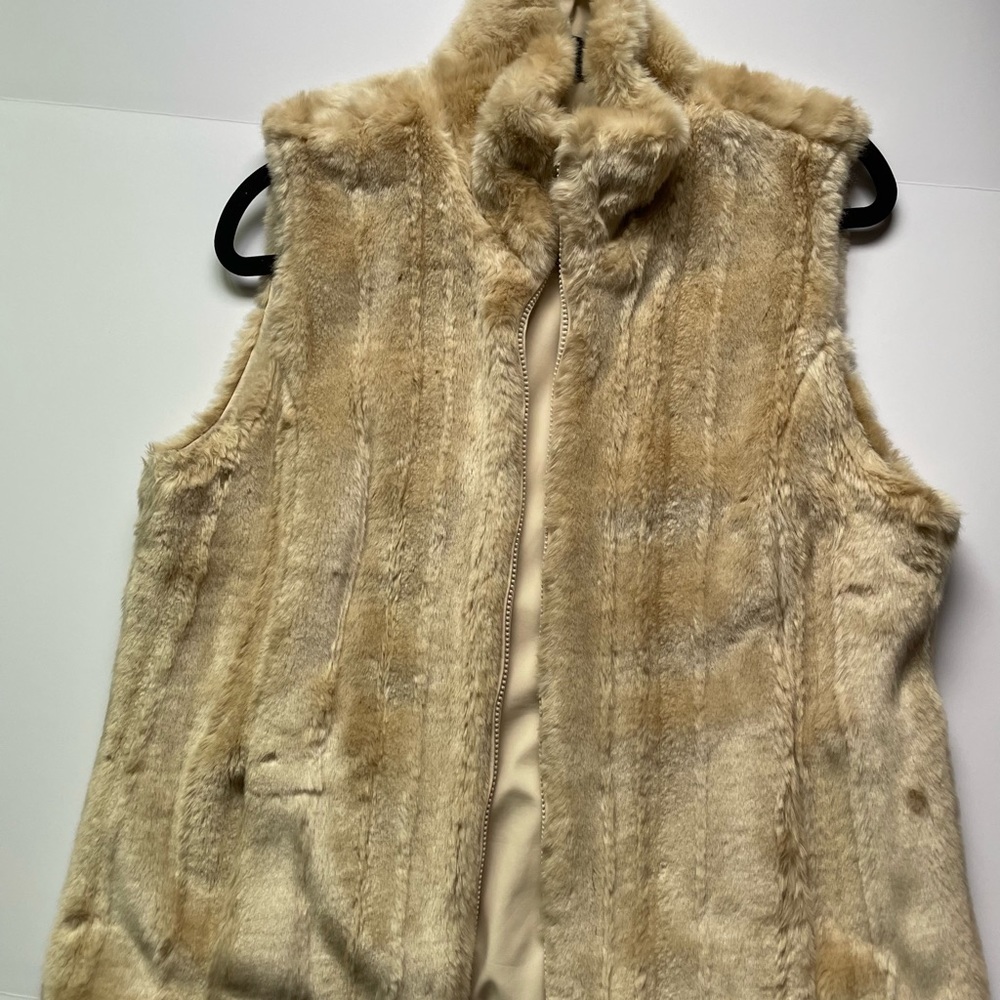 Vintage Honey 🍯 Colored Fur Vest Great as a Topper to your outfit NO LABEL